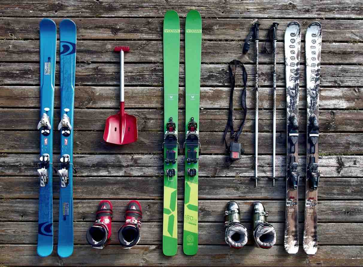 Qué Llevar a Tu Primera Clase de Esquí 2025